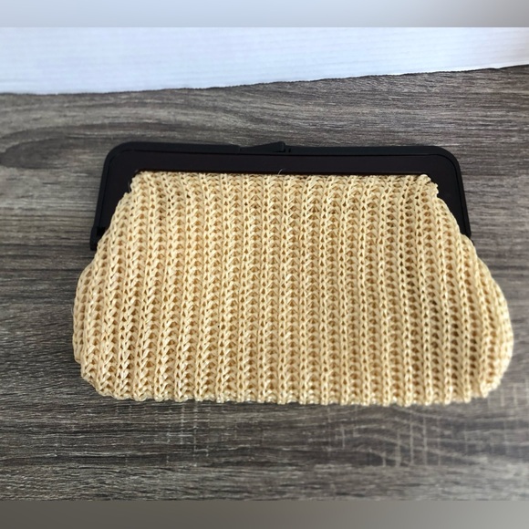 Vtg Tan Woven Clutch with Kiss Lock - Picture 7 of 11